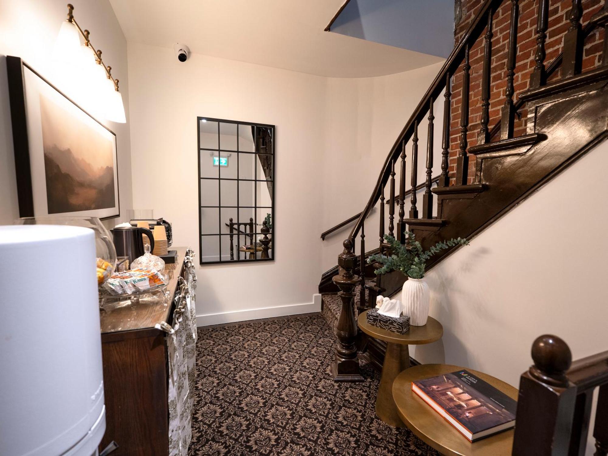 Self Check-In Boutique Hotel - Quartier Latin - Room 201 Montreal Exterior photo